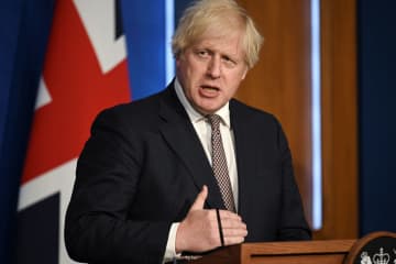 英、新型コロナ規制撤廃へ　首相、ウイルスと「共生」