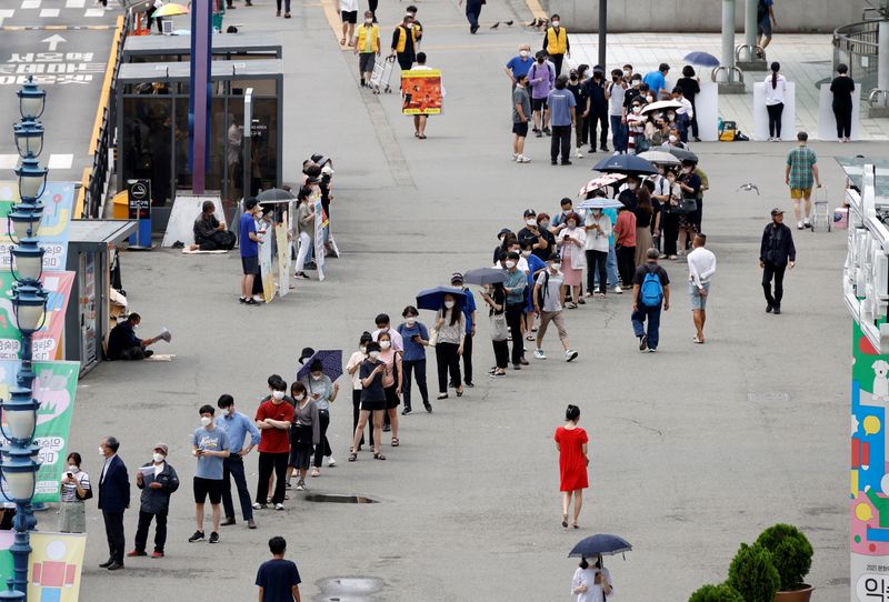 韓国、コロナ新規感染者が過去最多に　ソウルでは厳しい措置も視野