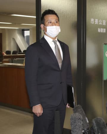 大阪・池田市長が辞表提出　サウナ問題、再出馬に含み