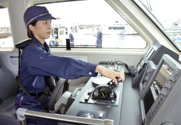 夏休み前に水難救助訓練、大阪　「女性船長」が注意喚起