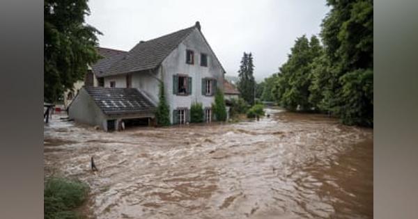 独、豪雨で洪水42人死亡　家屋倒壊、50人以上不明か