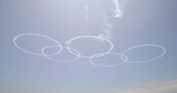 宮城の空に希望の五輪　ブルーインパルスが飛行訓練