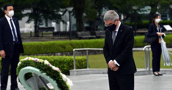 IOCバッハ会長　広島・平和記念公園訪問「東京大会希望の光に」抗議デモの中 献花