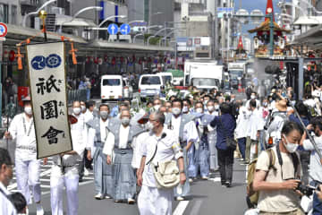 祇園祭、山鉾巡行中止で練り歩き　2年連続の代替行事