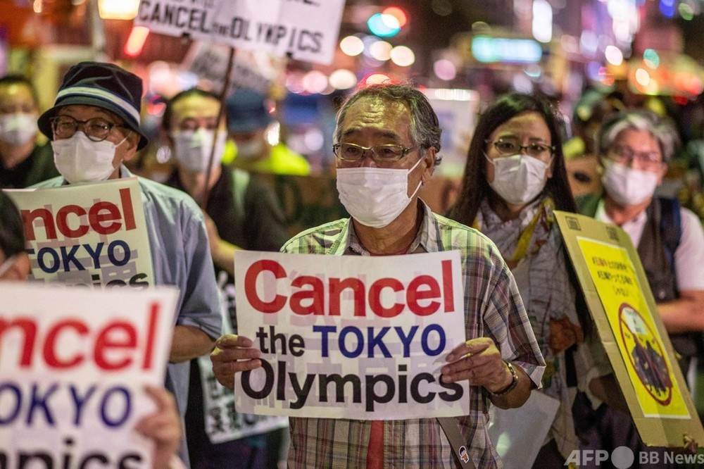 都内で東京五輪中止求めるデモ、組織委入るビルへ行進