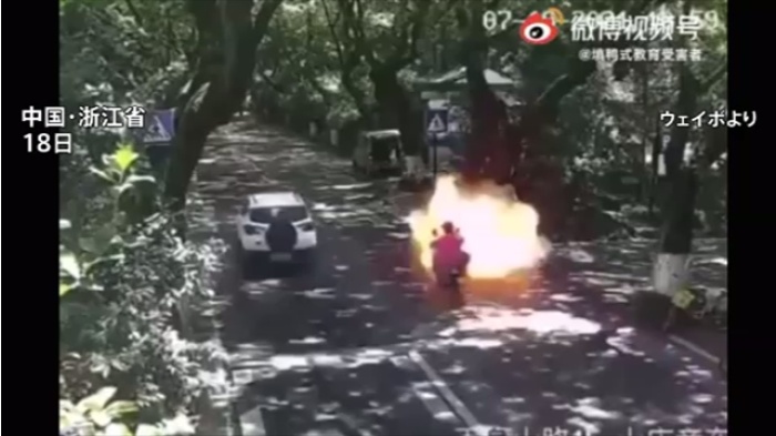 中国で走行中の電動スクーター爆発、３人けが