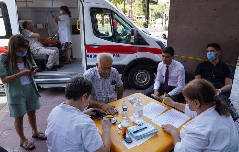 アルメニア、無償のコロナワクチン接種にイラン人観光客が殺到