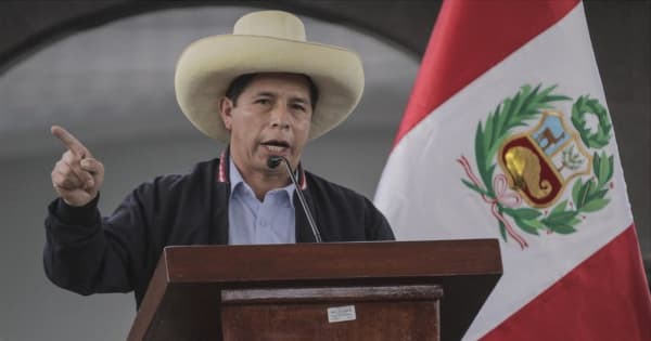 ペルー大統領選、カスティジョ氏の当選確定　フジモリ氏「結果受け入れる」