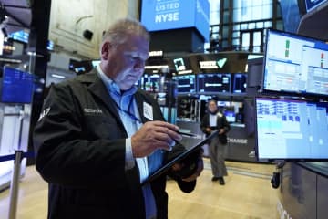 NY株急反発、549ドル高　米景気の先行き楽観視
