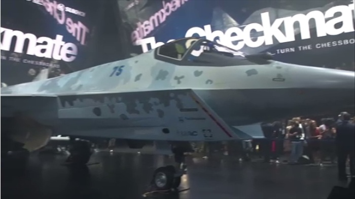ロシア最新鋭ステルス戦闘機を初公開、世界最大級の航空展示会で