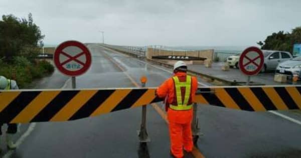 【台風6号】住民避難し不安な夜　橋の封鎖、食料備え先島で暴風警戒続く