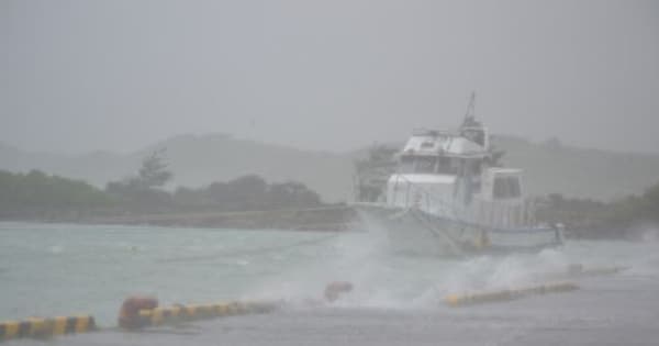 台風6号が先島で停滞、暴風続く　宮古島で1530戸停電（23日未明）
