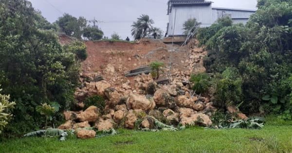 高さ8mの積み石が畑に崩れる　台風による大雨の影響か　金武町