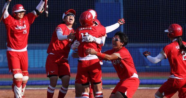 ソフトボール日本、４連勝で決勝進出　銀メダル以上が確定