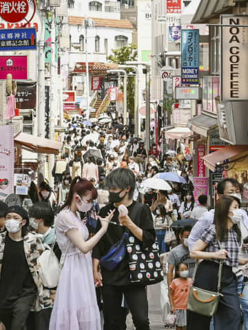 4連休最終日、東京都心に人出　続く感染拡大、市民に不満も