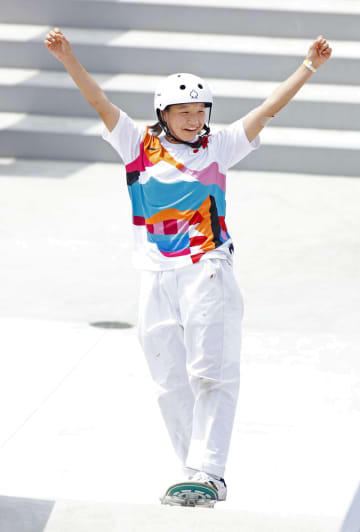 スケートボード西矢椛が金メダル　13歳、日本最年少表彰台