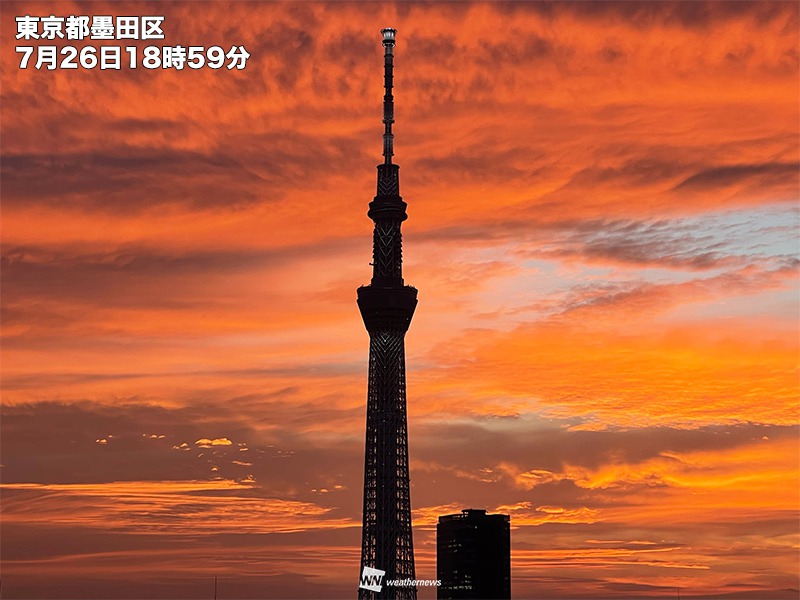 台風接近のサイン　関東の空にきれいな夕焼け空