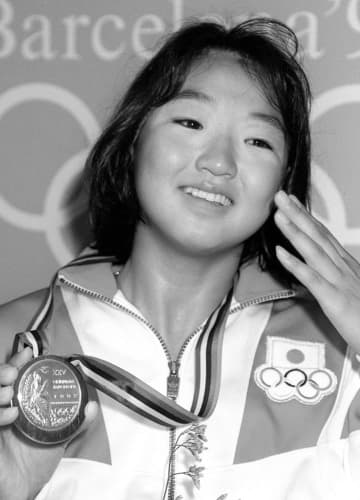 ＜あのころ＞14歳の岩崎恭子が「金」　バルセロナ五輪平泳ぎ