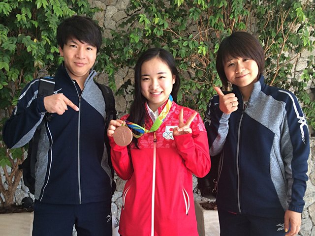 「美誠が100％なら誰にも負けない」伊藤美誠を中学から支える松崎コーチが語ったトレーニングと強さの秘密《初の金メダル》