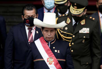ペルー、急進左派大統領が就任　憲法改正訴え
