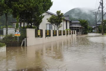 福井市、越前町で避難指示　記録的大雨情報相次ぐ