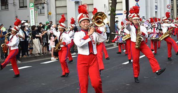 2年ぶり「文化部のインターハイ」に笑顔　西原高吹奏楽部、和歌山でパレード
