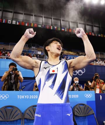 19歳橋本大輝、体操個人で2冠　種目別鉄棒で森末以来の金メダル