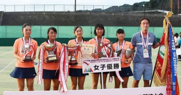 学芸館が初V、岡山勢53年ぶり　全国高校総体テニス女子団体