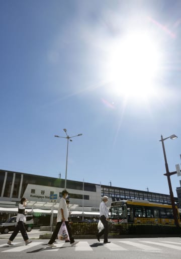 猛暑、関東中心に相次ぐ　フェーン現象が影響