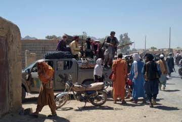 タリバン10州都制圧　アフガン首都に迫る