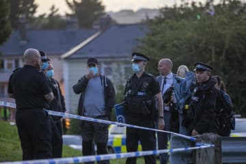 英住宅街で銃撃、6人死亡　警察「テロ関連なし」