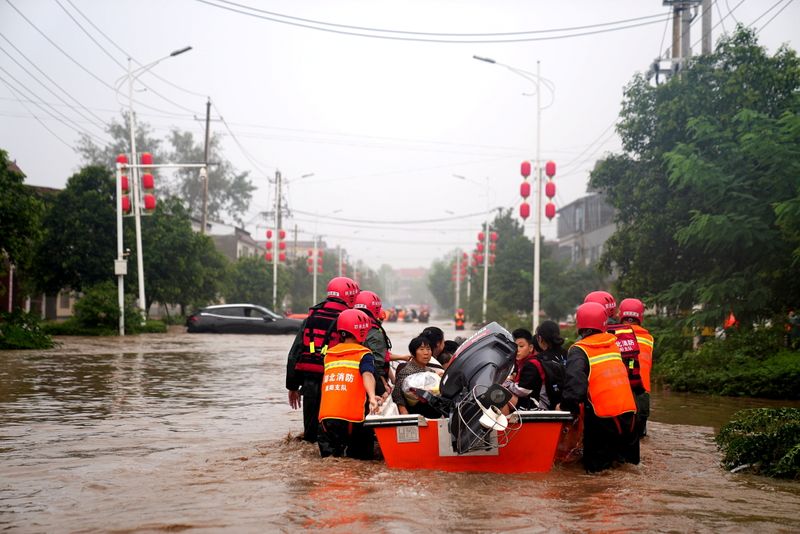 中国湖北省の豪雨で21人死亡、5都市が「赤色警報」発出