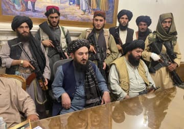 タリバンが政権掌握、首都制圧　アフガン大統領国外脱出