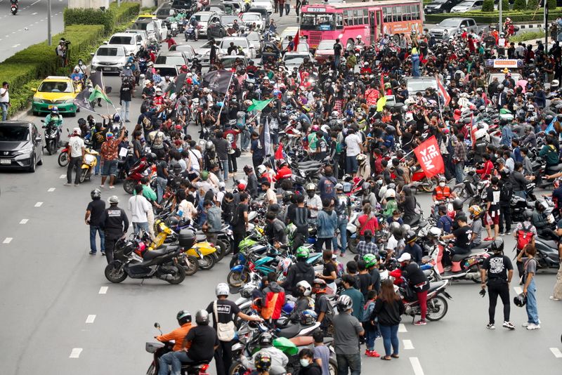 タイ反政府デモ、コロナ対策巡り首相の辞任要求　警察と衝突