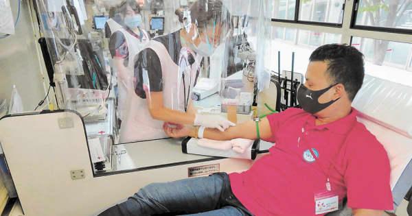 仙台のネパール人、献血に続々　血液不足懸念で一肌脱いだ