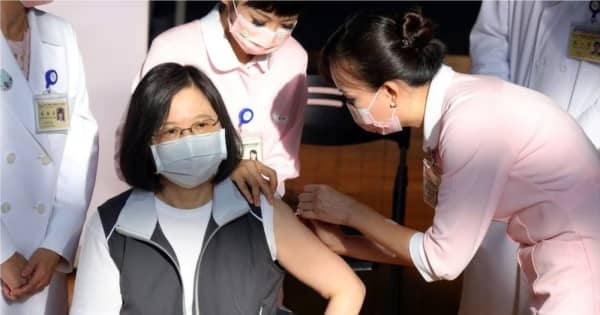 台湾、自主開発ワクチンの接種開始　批判の声も