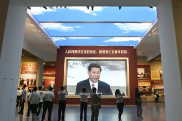 習氏を毛沢東と同等扱い　中国、個人崇拝は否定