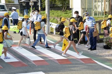 立体的に見える横断歩道が完成　京産大生が考案、車に注意促す