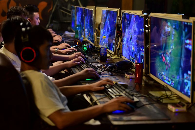 中国、未成年のオンラインゲームのプレイ時間をさらに制限