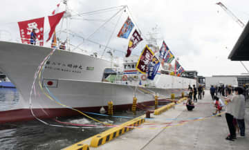 ベニズワイガニ漁に出発　水揚げ日本一の鳥取・境港