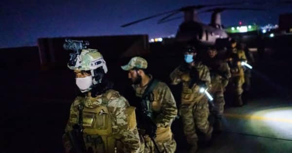 米駐留部隊がアフガニスタンから撤収、アメリカ史上最長の戦争終わる