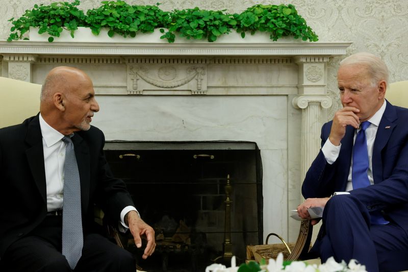 バイデン氏とアフガン大統領による最後の電話会談、危機意識欠如を露呈