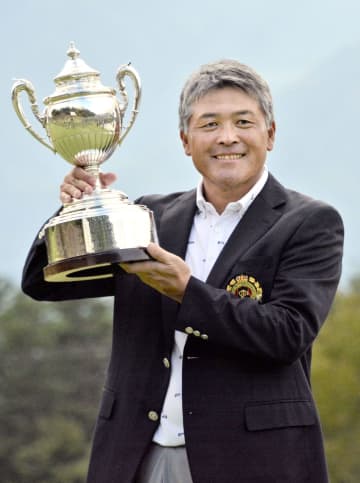 52歳手嶋が初優勝　日本シニアOPゴルフ