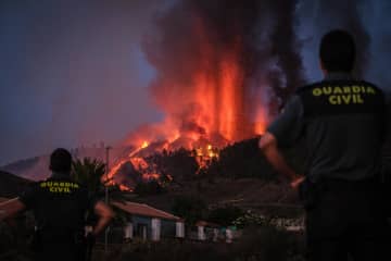 カナリア諸島で火山噴火　スペイン領、周辺住民5千人避難