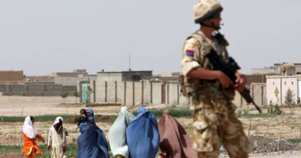 英国防省、アフガン通訳250人超の個人情報を漏洩　メール送信でミス