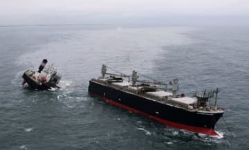 流出油388キロリットル、青森　座礁貨物船から抜き取り完了