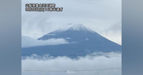 富士山「幻の初冠雪」から半月　再び雪化粧し初冠雪を発表