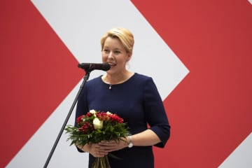 ドイツ・ベルリン市長に初の女性　盗用疑惑で辞任の元閣僚
