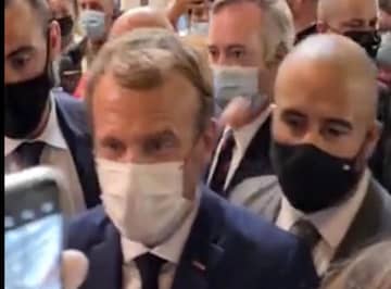 フランス大統領にゆで卵？投げる　視察中、極左運動家を拘束
