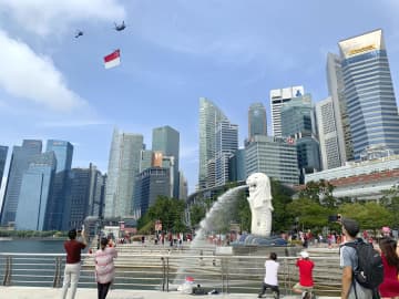 シンガポール、人口4％減　新型コロナで外国人制限